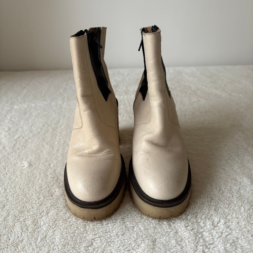 Free People James Chelsea Ankle Boot‎ Women's Sz 6 White Leather Side Zip